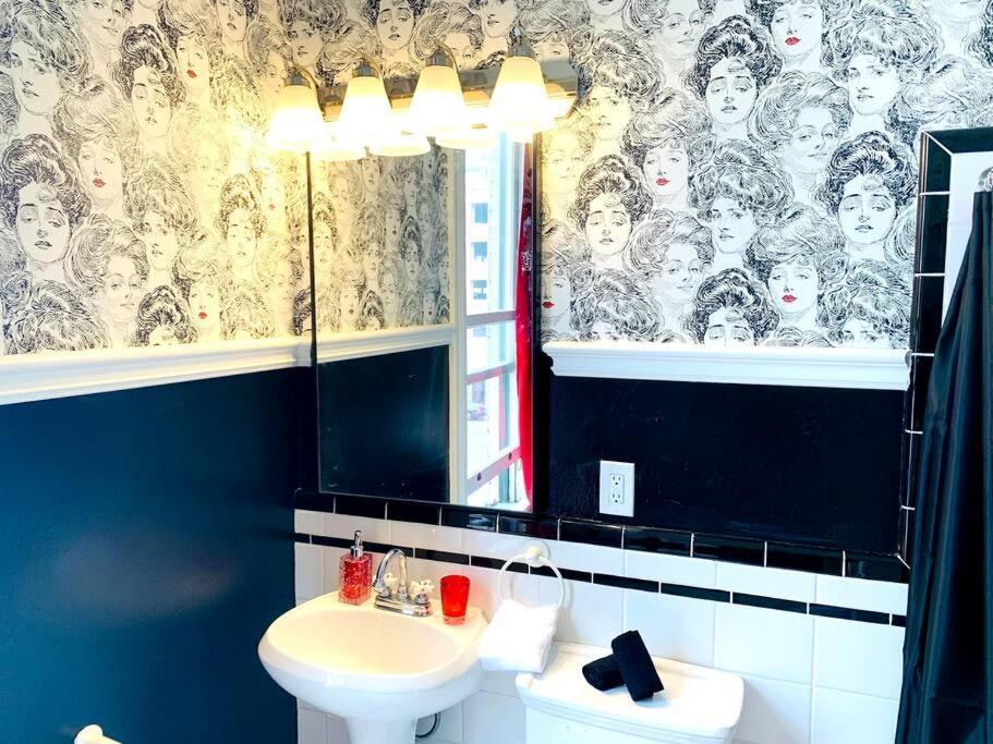 Apartment Modern Design Studio For Two Gaslamp District! Located In The Heart Of Downtown San Diego! *